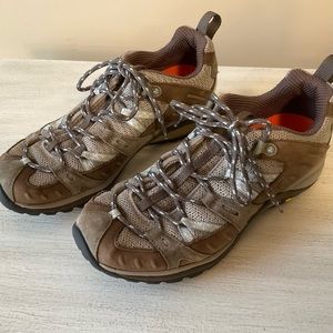 MERRELL New without box Women’s Performance Shoe Size 8 Color-Siren Sport Olive.